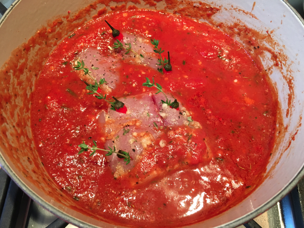 Pastaatje met visragu in kruidige tomatensaus1
